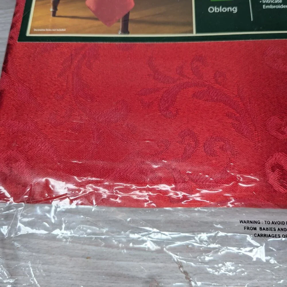 Holiday Time Matching Oblong Table Cloth & 5 Chair Covers- Red Embroidery NWT
